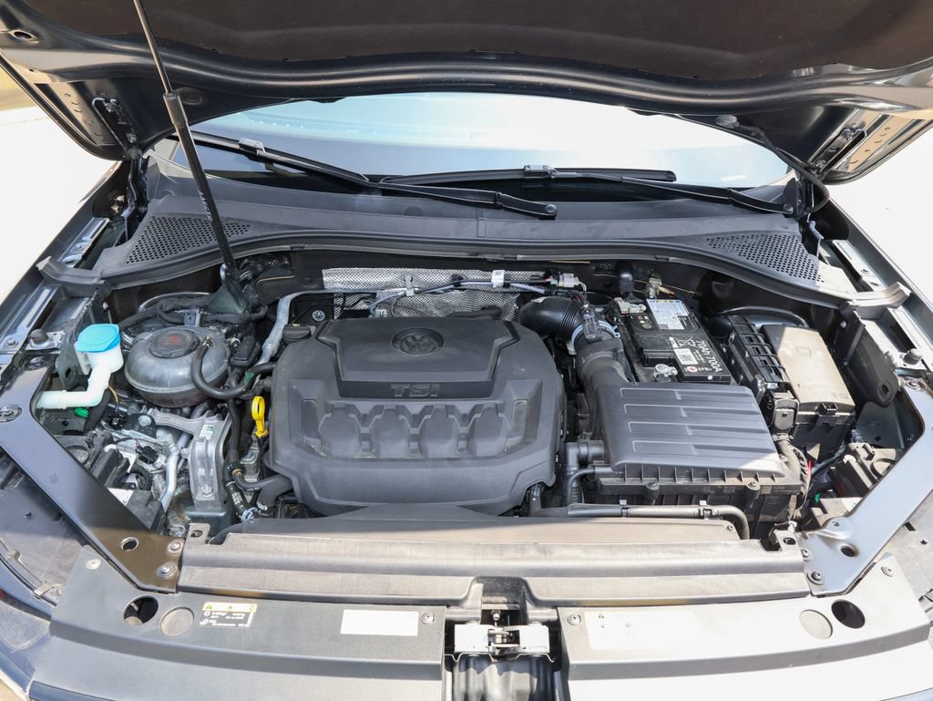 Certified 2024 Volkswagen Tiguan SE R-Line AWD/4WD image 31