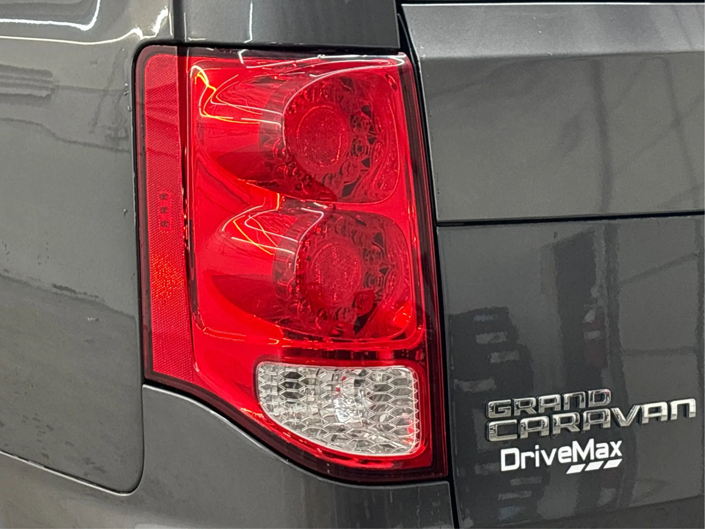Used 2019 Dodge Grand Caravan SXT FWD image 34