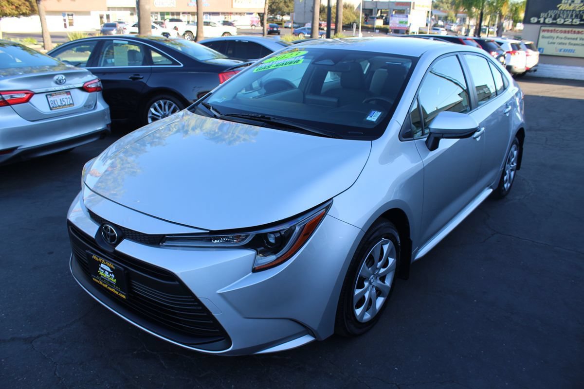 Used 2023 Toyota Corolla LE w/ Carpet Mat Package (TMS) FWD image 4