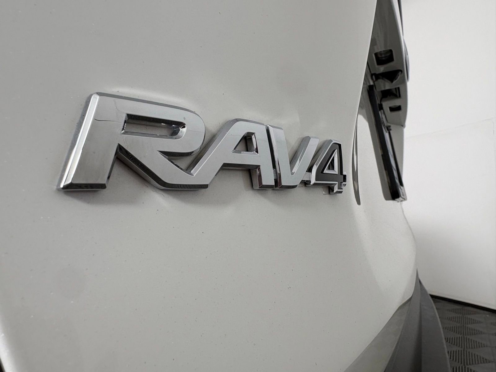 Used 2020 Toyota RAV4 Limited image 9