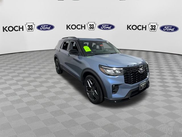 Used 2025 Ford Explorer ST image 3