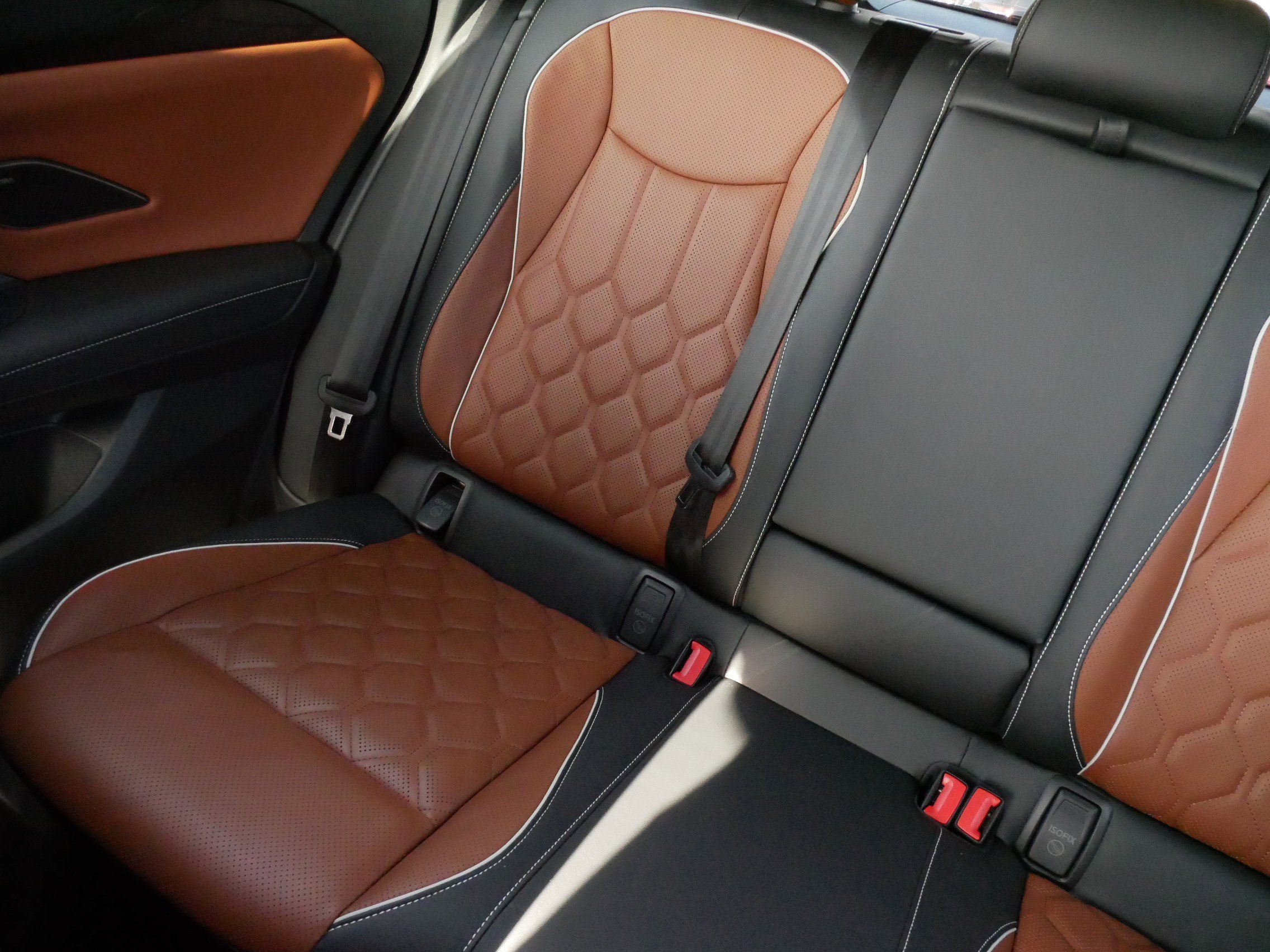 Certified 2025 Volkswagen Tiguan SEL R-Line image 12