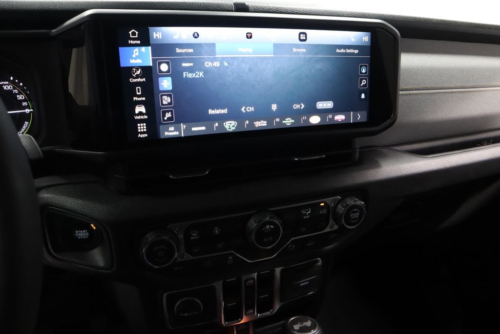 Used 2024 Jeep Wrangler Unlimited image 32