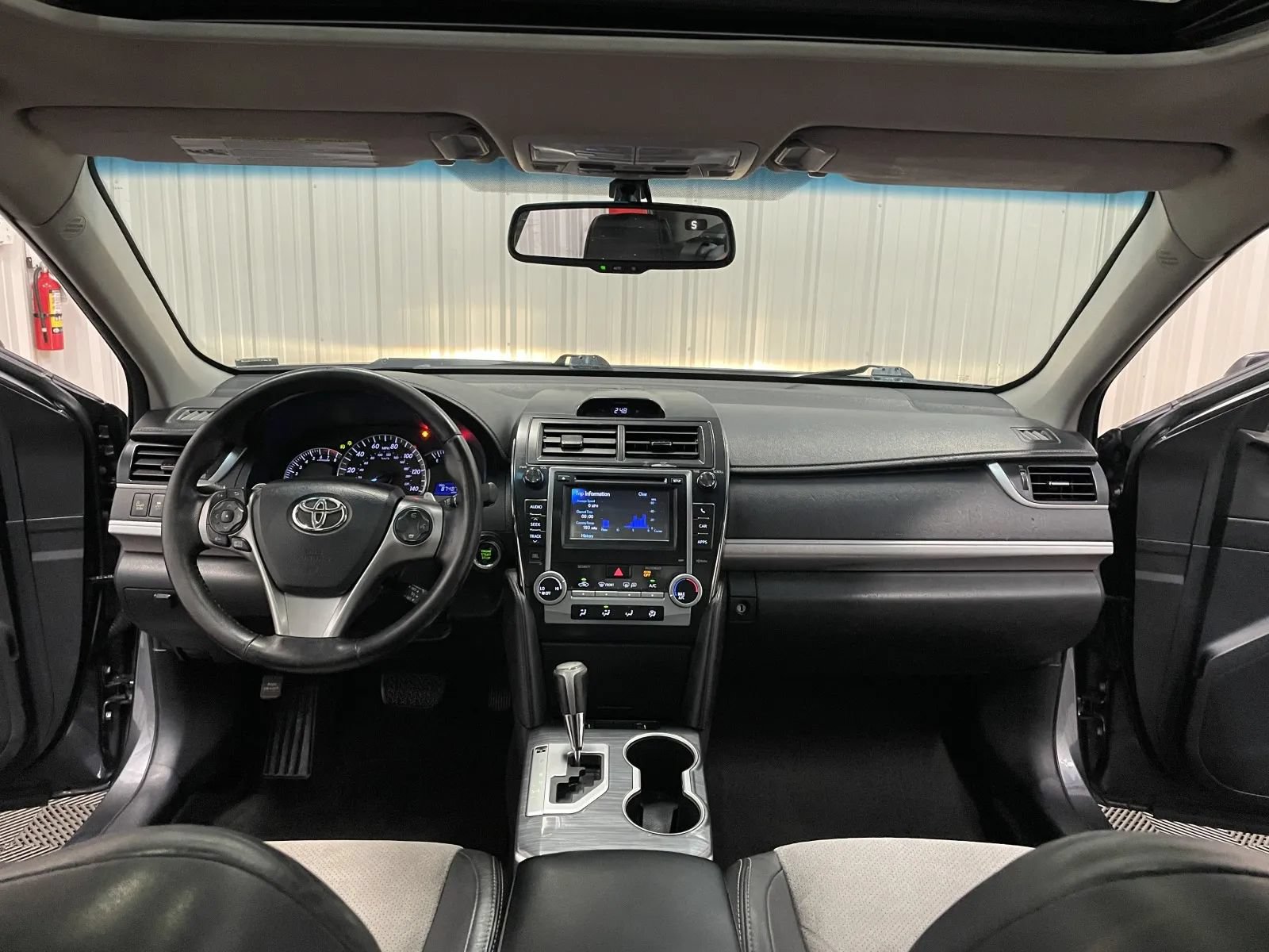 Used 2013 Toyota Camry SE w/ Leather Pkg FWD image 29