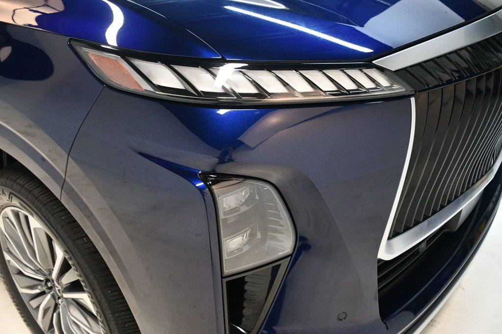 Used 2025 INFINITI QX80 Sensory image 10