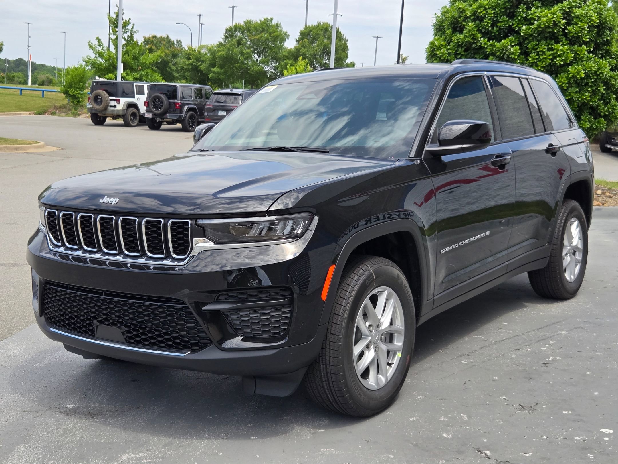 New 2026 Jeep Grand Cherokee Laredo RWD image 3