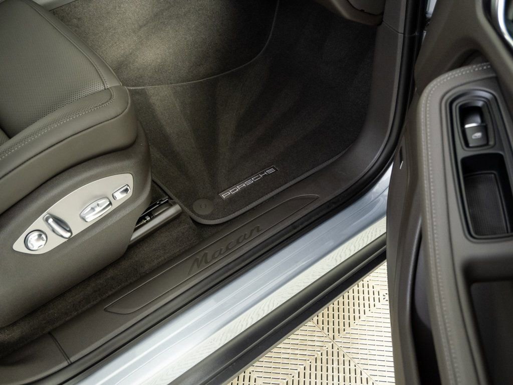 New 2026 Porsche Macan image 26