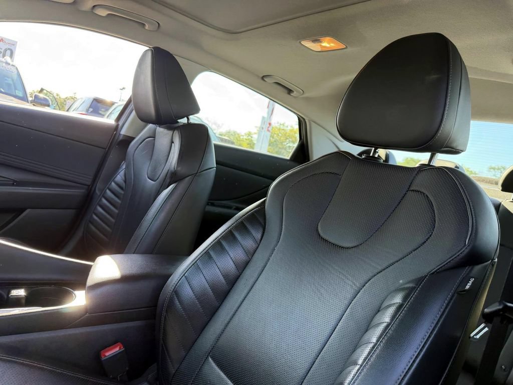 Certified 2023 Hyundai Elantra Limited FWD image 9