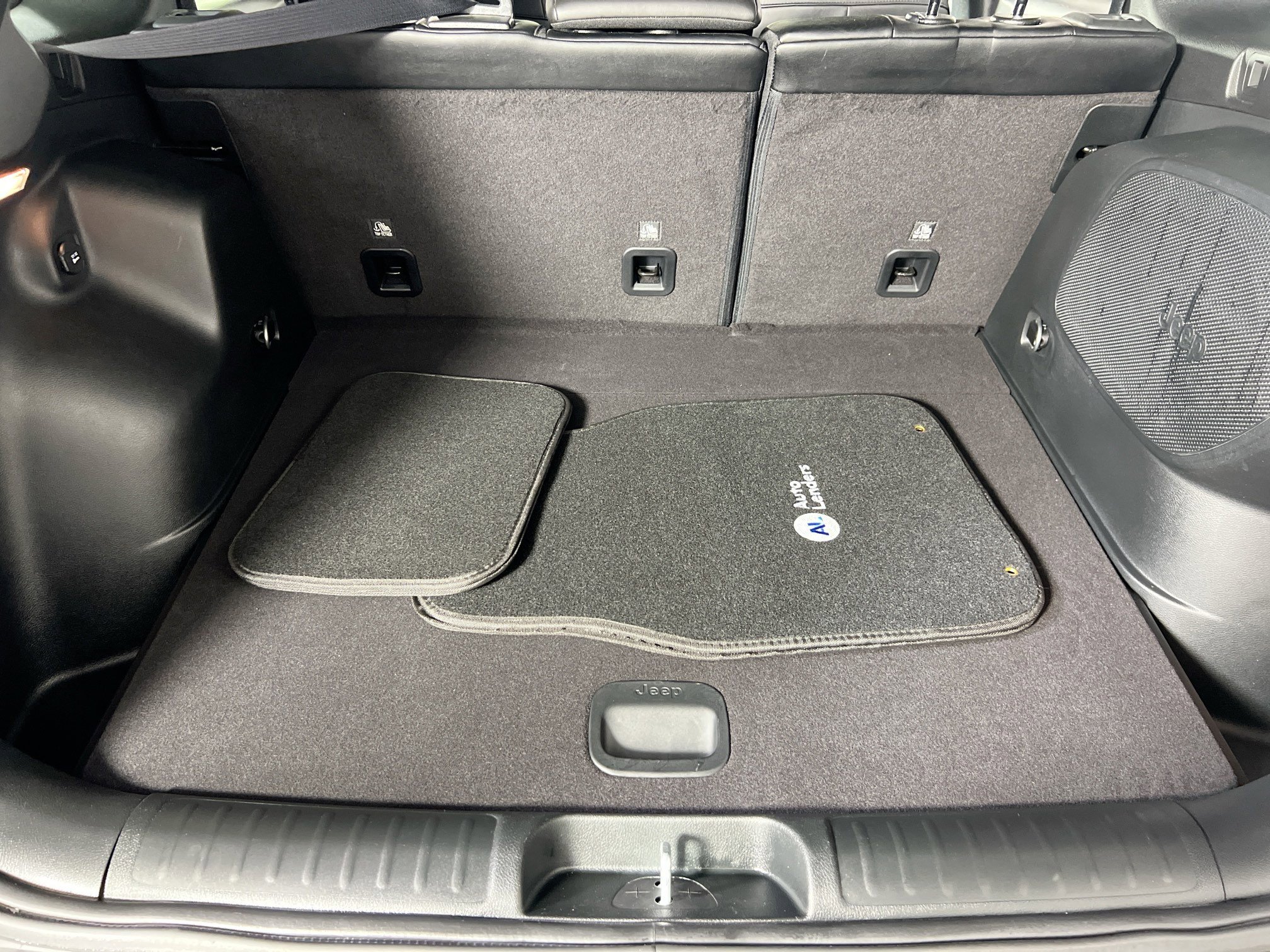 Used 2022 Jeep Cherokee Limited image 25