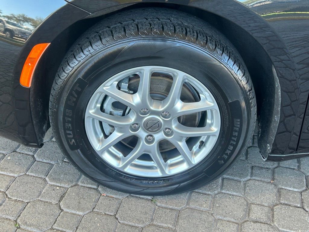 Used 2023 Chrysler Voyager LX image 18