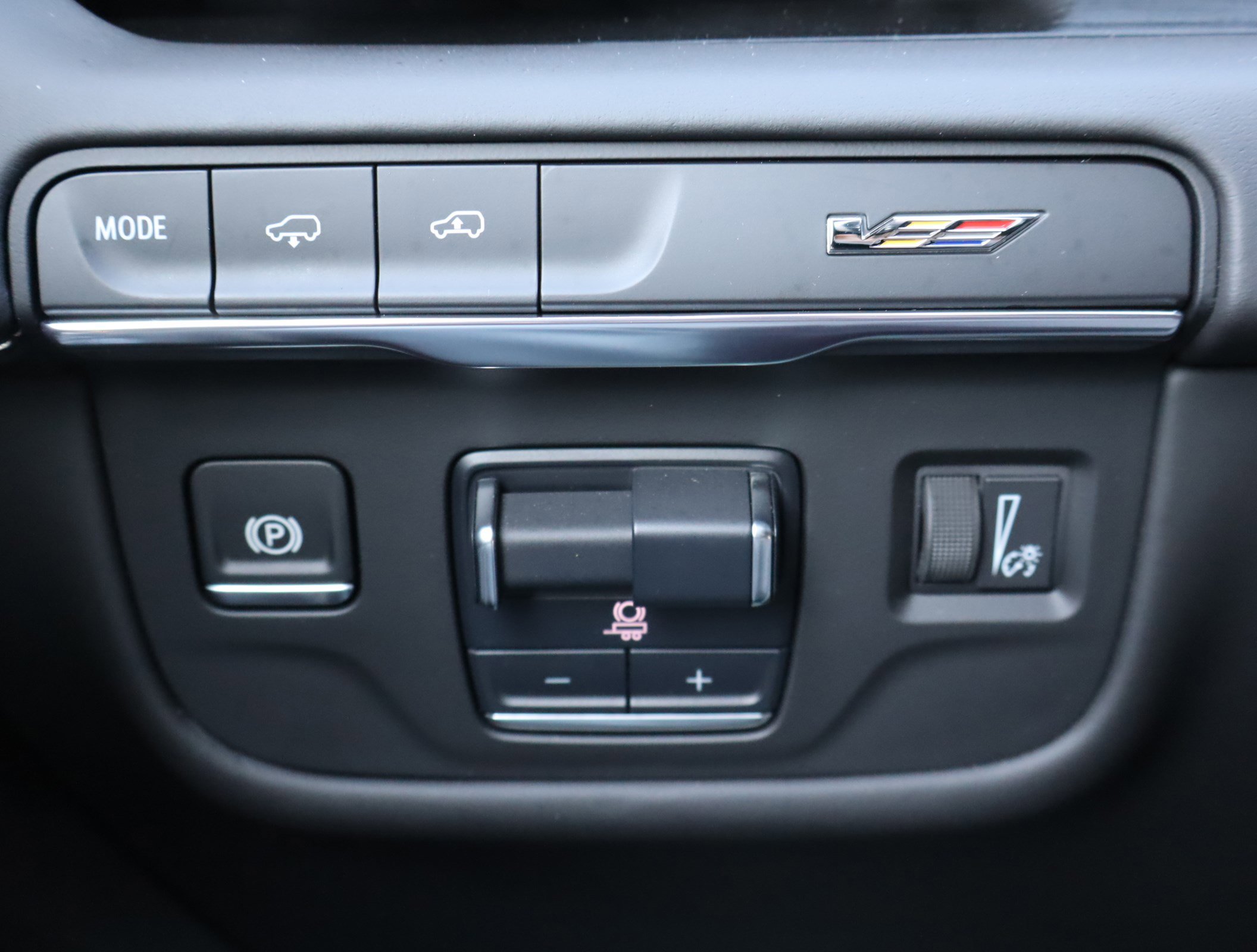 Used 2024 Cadillac Escalade V w/ LPO, ONYX Package image 20