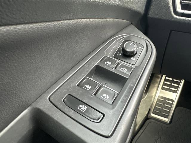 Used 2024 Volkswagen GTI SE image 33