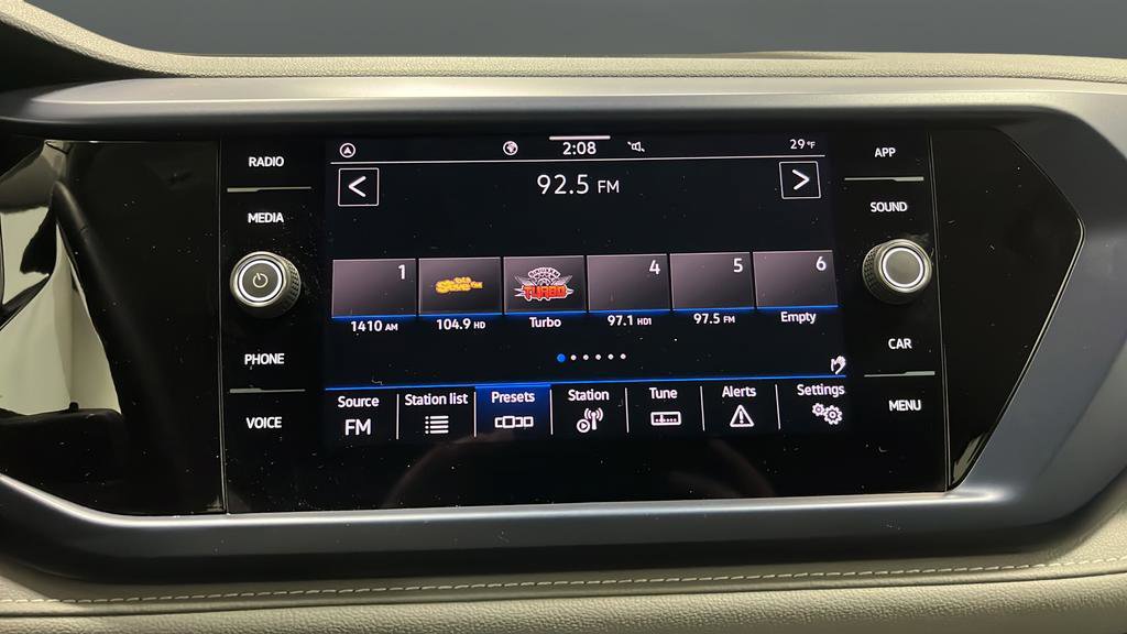 Used 2024 Volkswagen Taos SE image 14