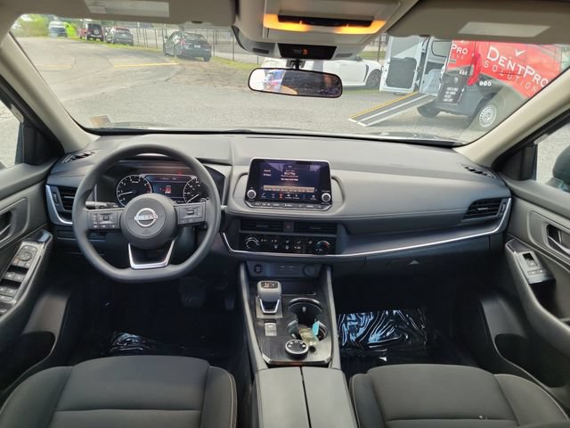 Used 2024 Nissan Rogue S AWD/4WD image 9