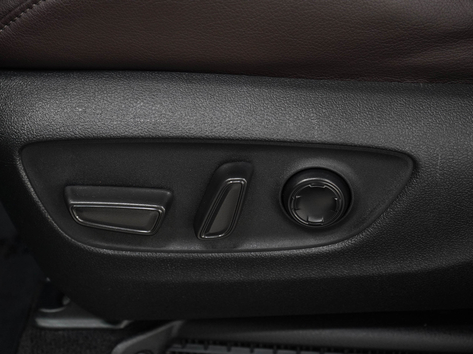 Used 2022 Toyota Sienna Platinum AWD/4WD image 27