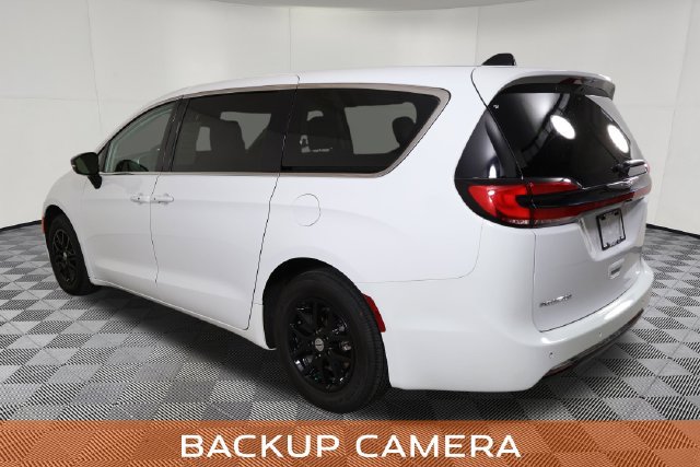 Used 2024 Chrysler Pacifica Touring-L FWD image 9