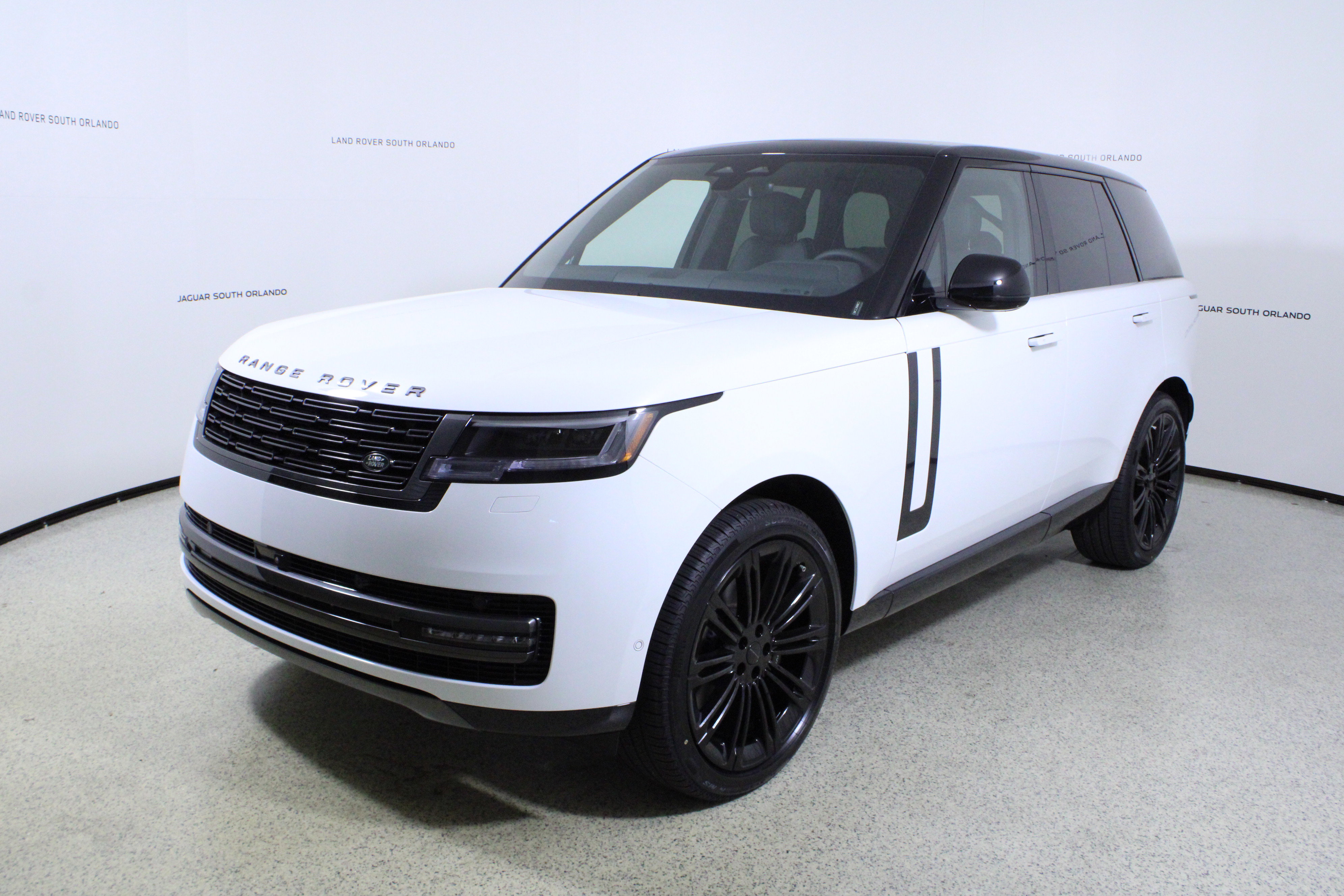 New 2026 Land Rover Range Rover SE image 4