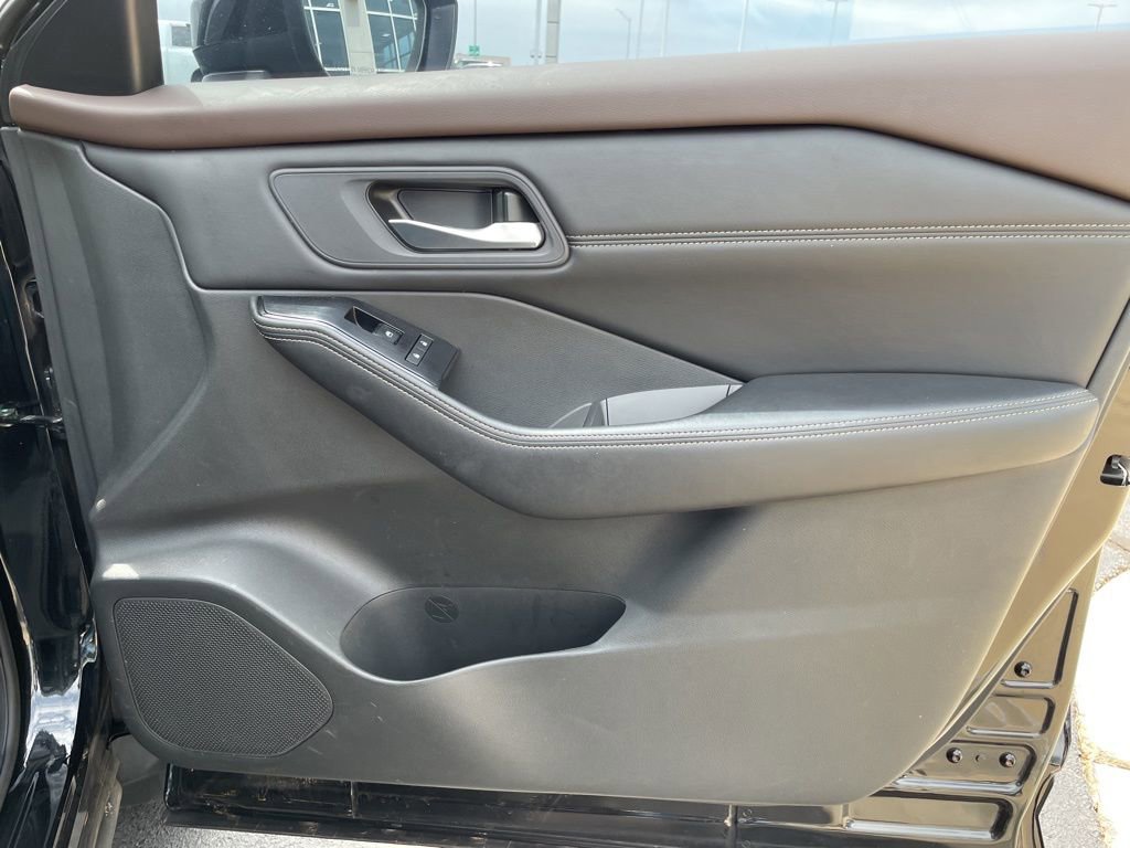 Used 2023 Nissan Rogue SV w/ SV Premium B Package FWD image 35