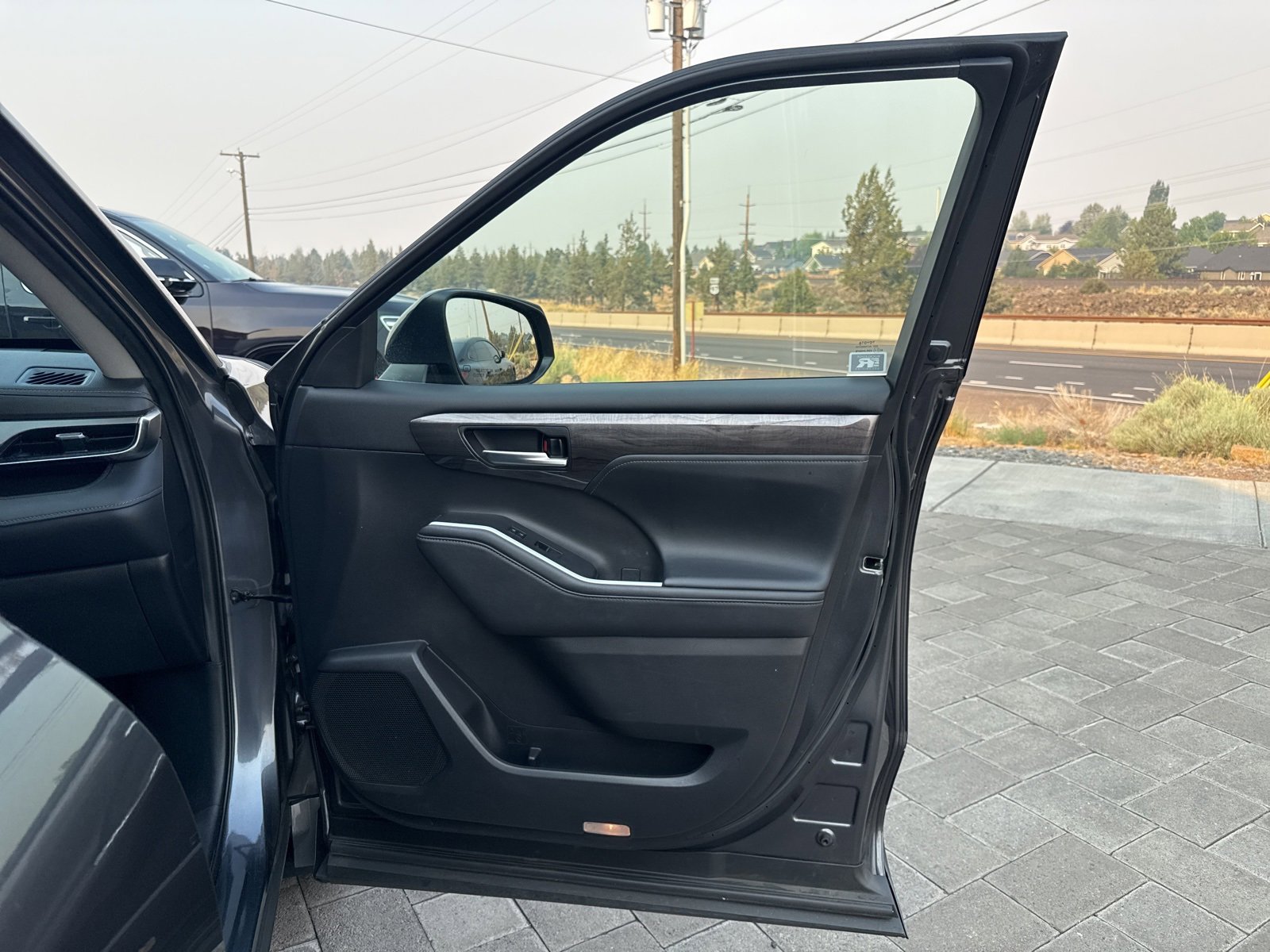 Used 2021 Toyota Highlander Limited image 15