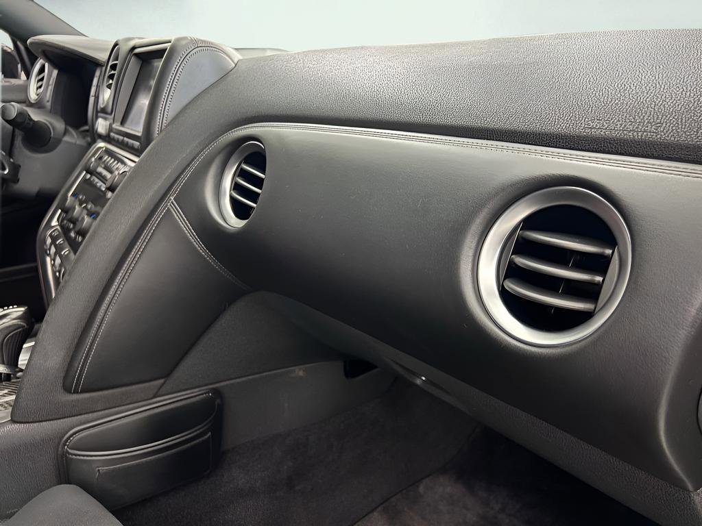 Used 2011 Nissan GT-R Premium image 31