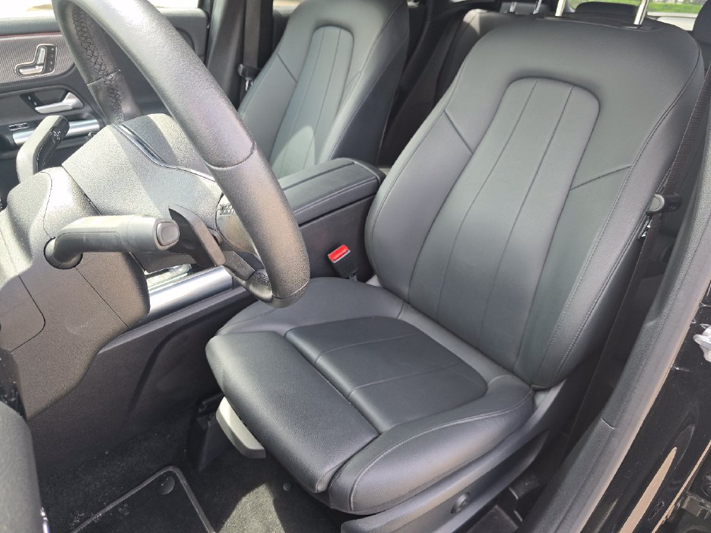 Used 2023 Mercedes-Benz GLA 250 4MATIC image 23