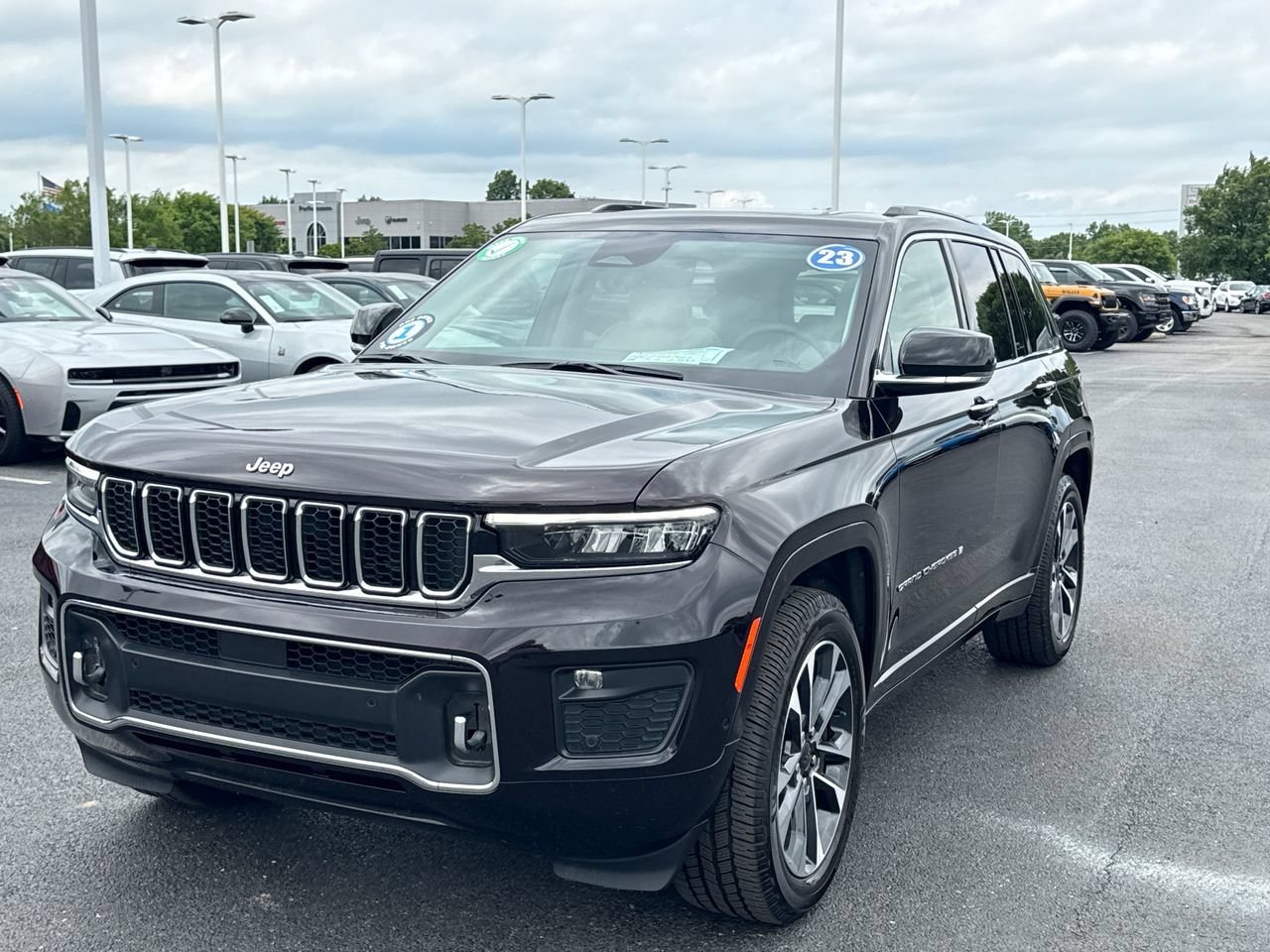 Used 2023 Jeep Grand Cherokee Overland AWD/4WD image 7