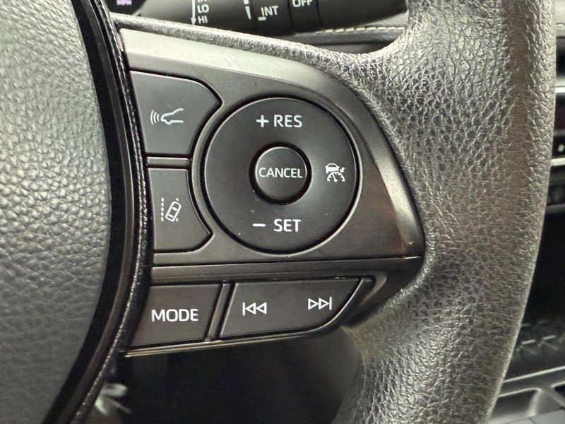 Used 2021 Toyota RAV4 XLE image 19