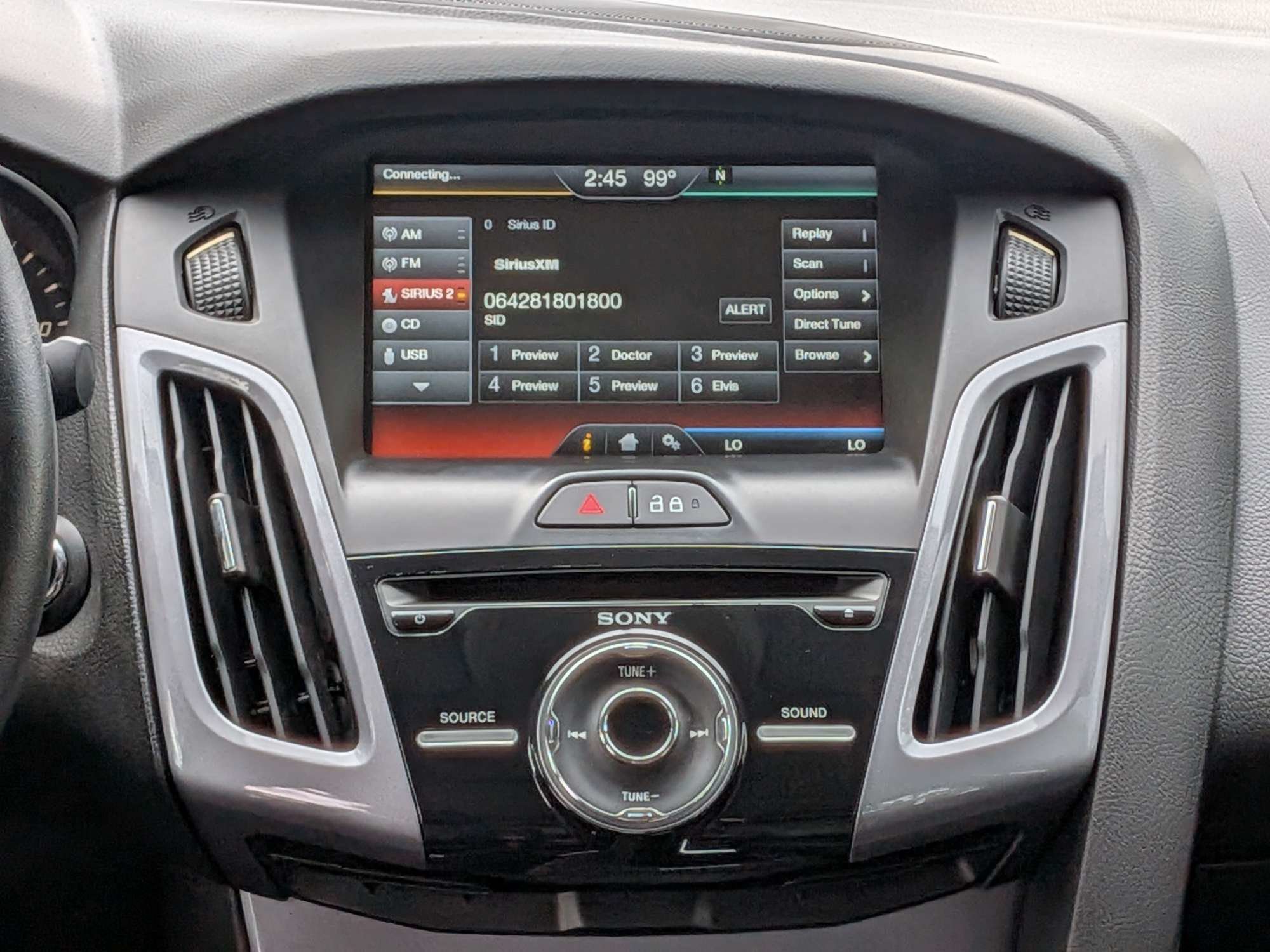 Used 2014 Ford Focus Titanium FWD image 19