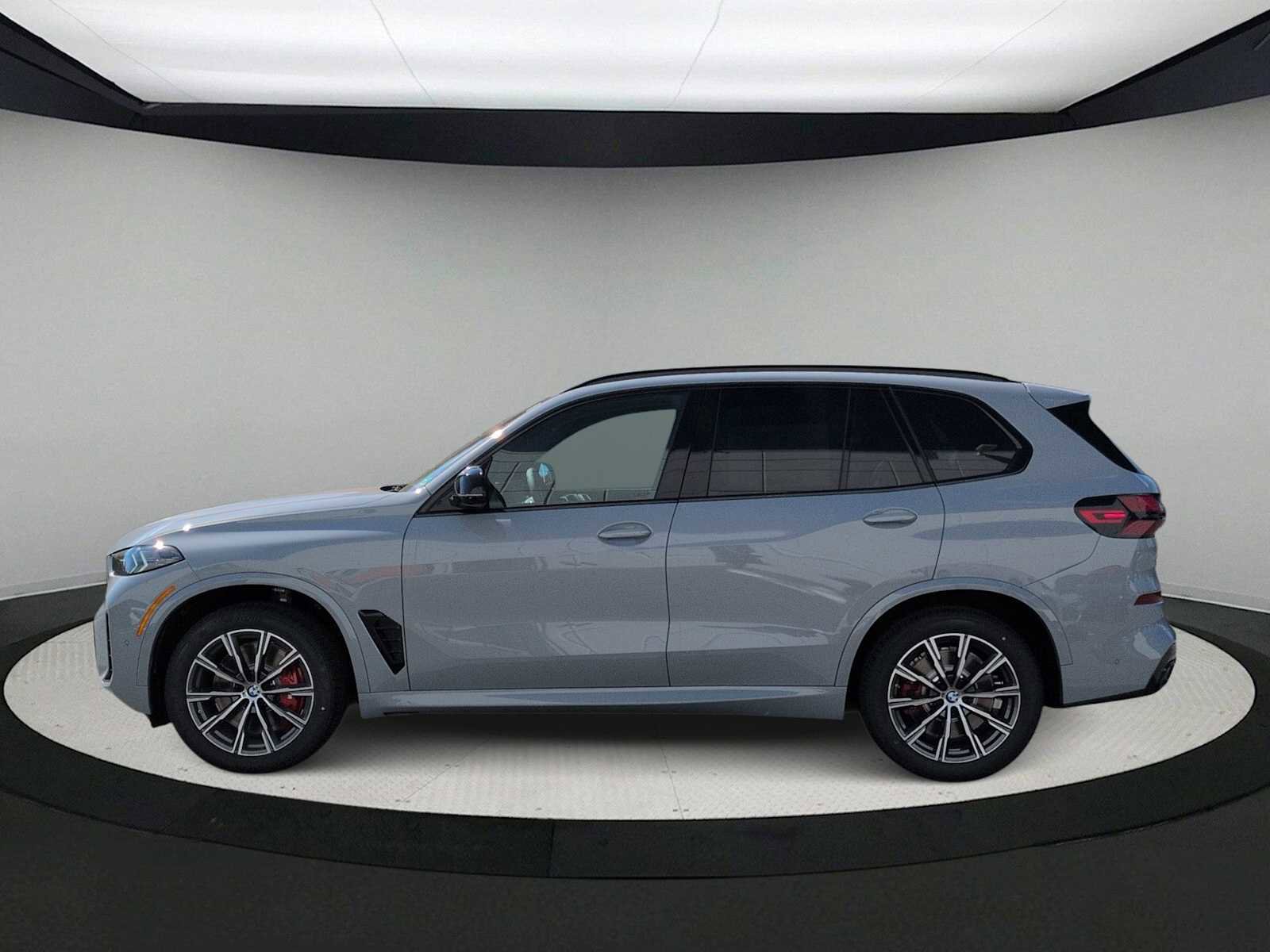 New 2026 BMW X5 M60i w/ Executive Package image 5