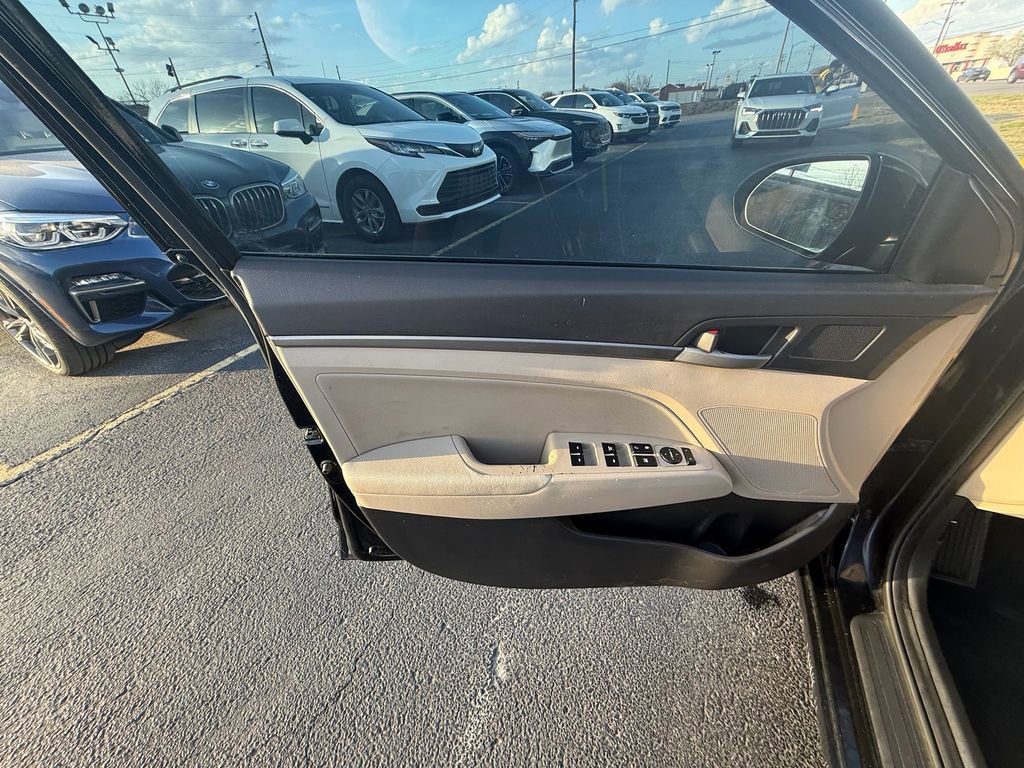 Used 2017 Hyundai Elantra Value Edition image 11