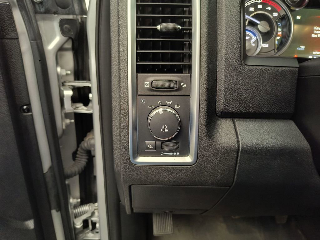 Used 2015 RAM 2500 Limited image 25