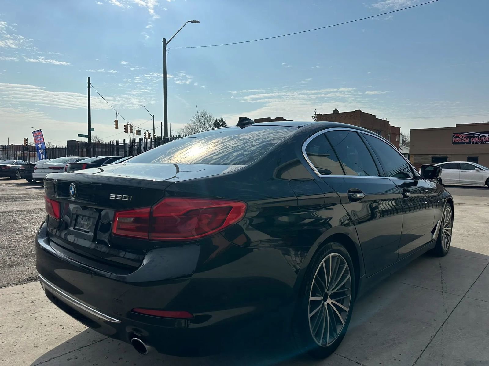 Used 2017 BMW 530i xDrive image 3