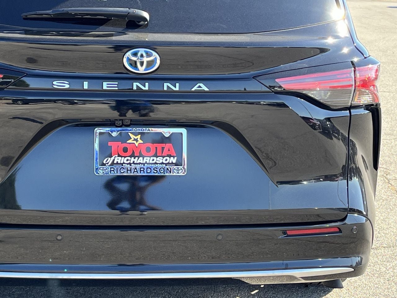 Used 2025 Toyota Sienna Platinum FWD image 6