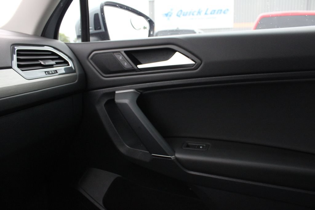 Used 2020 Volkswagen Tiguan SE AWD/4WD image 20