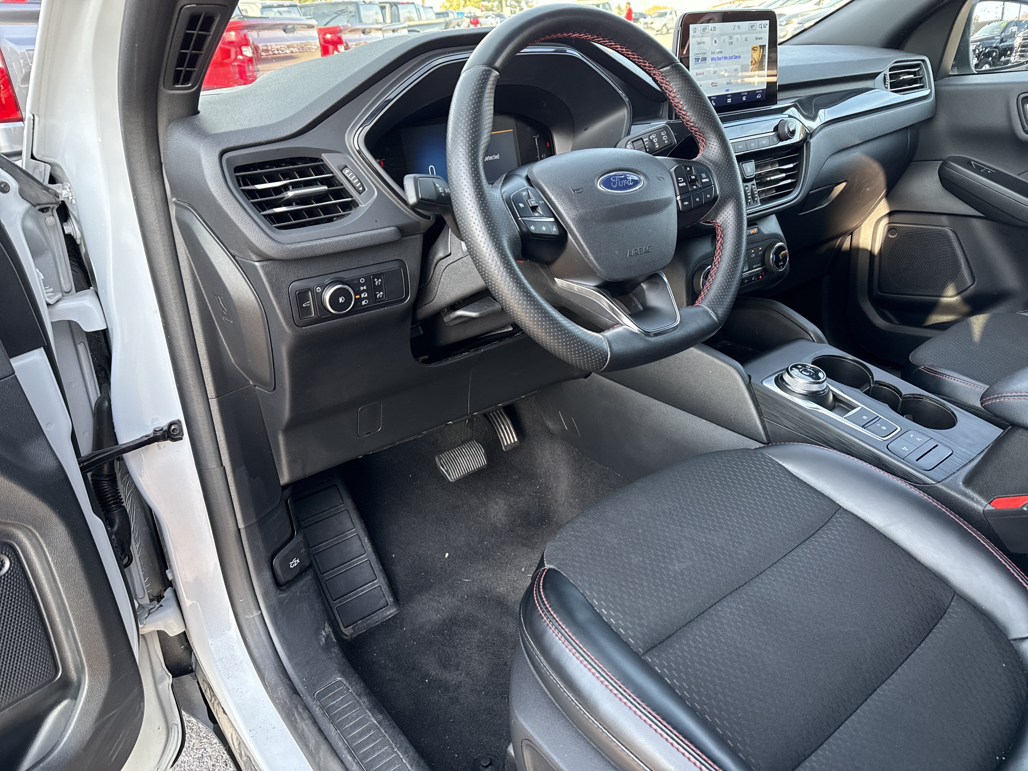 Used 2025 Ford Escape ST-Line Select AWD/4WD image 14