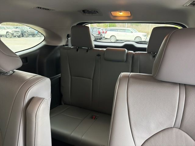 Used 2021 Toyota Highlander Limited FWD image 16