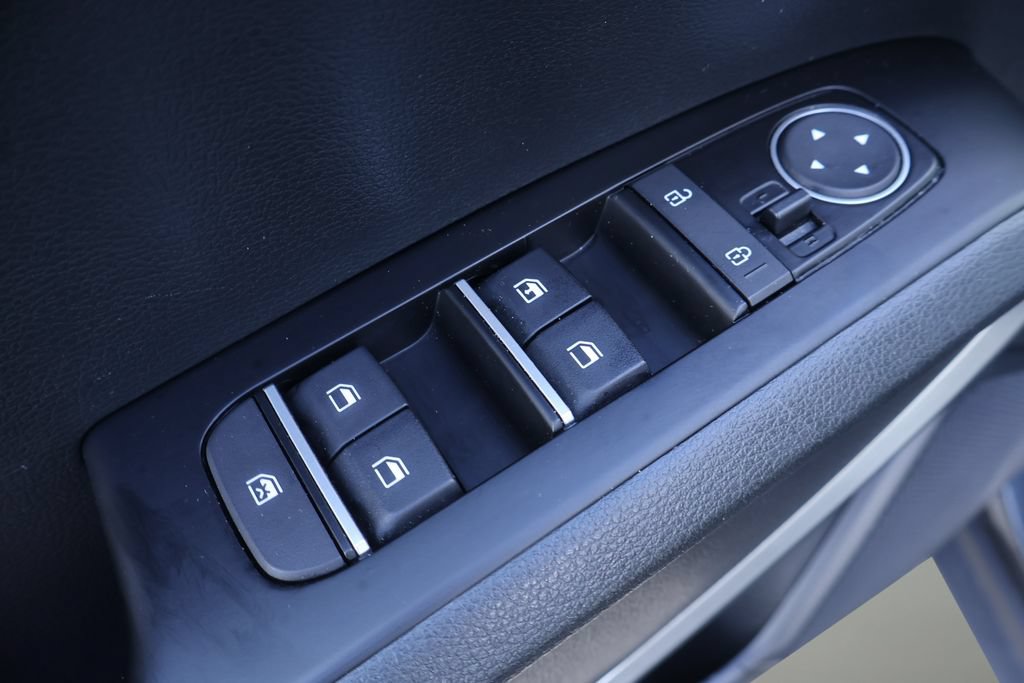 Used 2025 Kia Soul LX w/ LX Technology Package FWD image 19