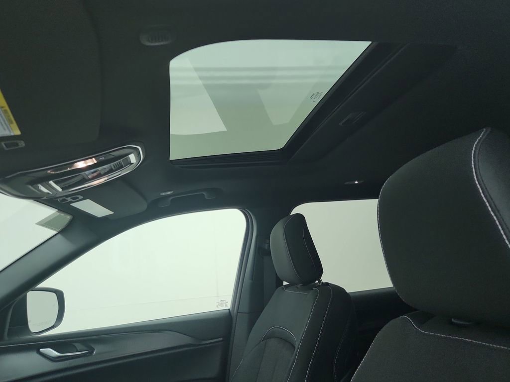 New 2025 Jeep Grand Cherokee L Laredo image 30