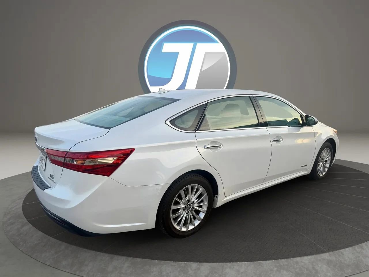 Used 2018 Toyota Avalon Limited image 13