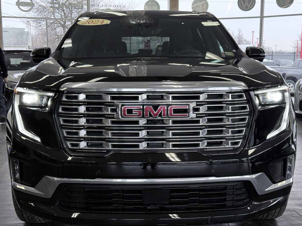 Used 2024 GMC Acadia Denali w/ Super Cruise Package FWD image 4