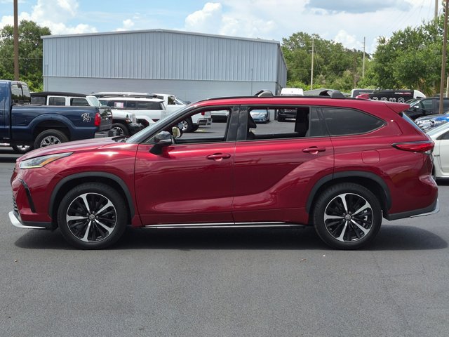 Used 2022 Toyota Highlander XSE FWD image 8