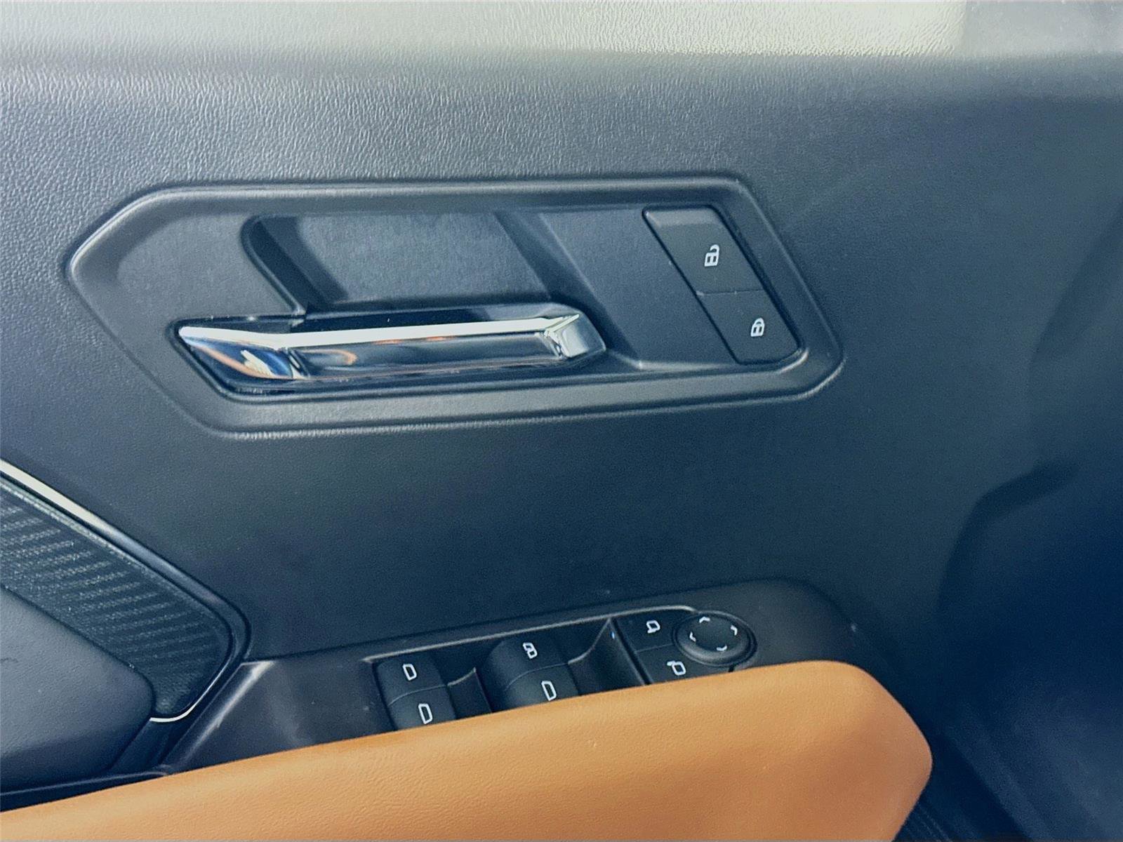 Used 2025 GMC Canyon AT4 w/ Nightfall Edition image 12