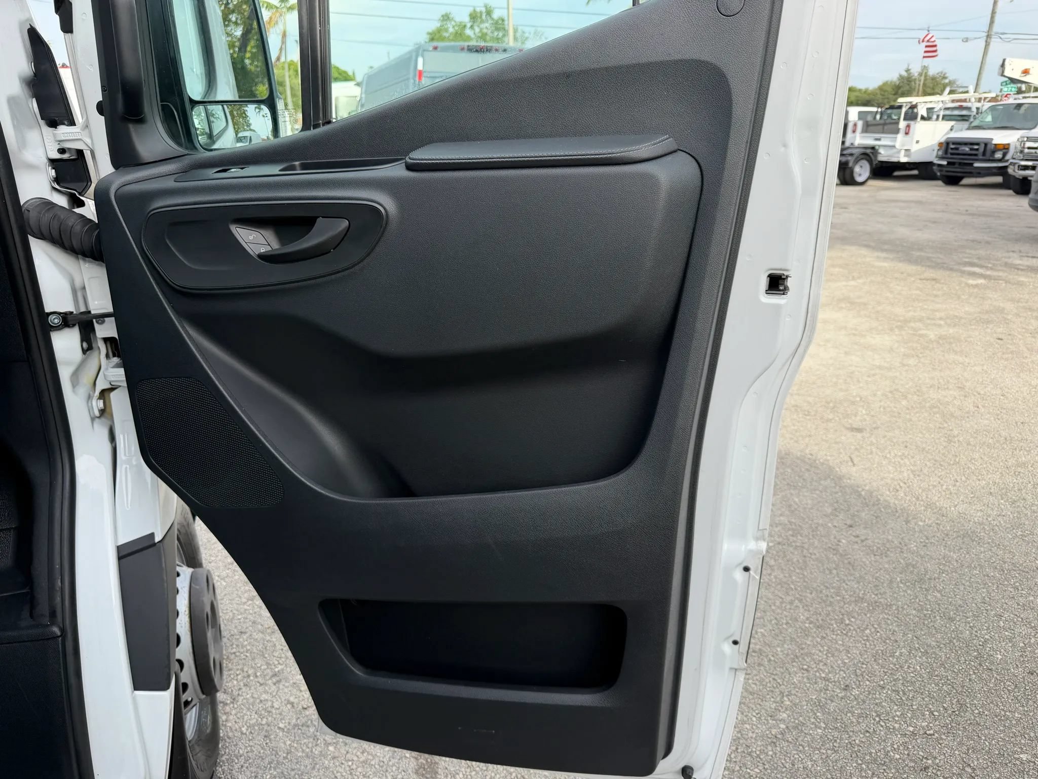 Used 2024 Mercedes-Benz Sprinter 3500 w/ Acoustic Package image 17