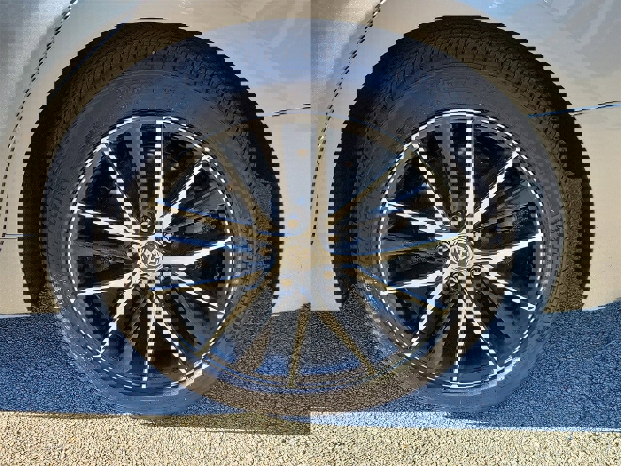 Used 2023 Toyota Camry SE image 5