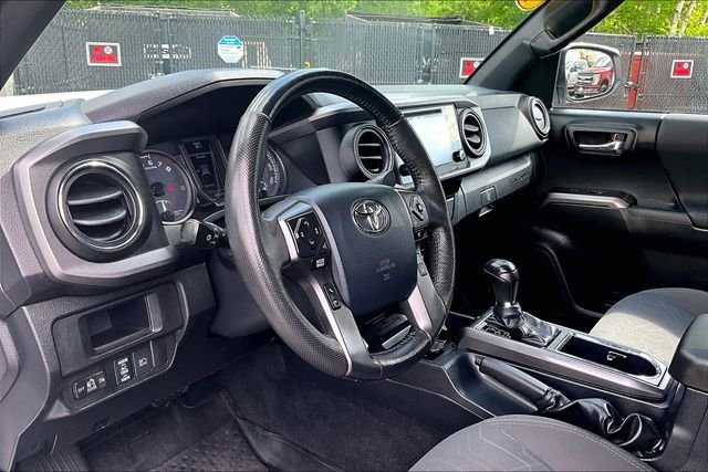 Used 2018 Toyota Tacoma TRD Off-Road w/ Technology Package AWD/4WD image 14