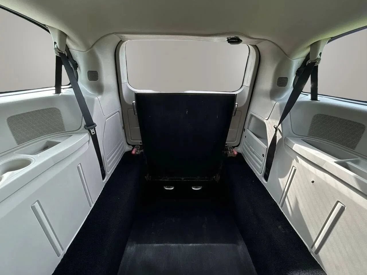 Used 2016 Dodge Grand Caravan American Value Package FWD image 18