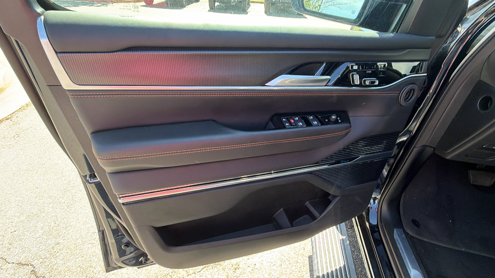 Used 2025 Jeep Grand Wagoneer Series III w/ Quick Order Packagew 28T AWD/4WD image 14