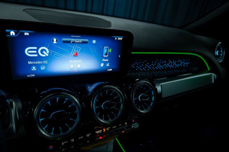 New 2025 Mercedes-Benz EQB 300 4MATIC image 18
