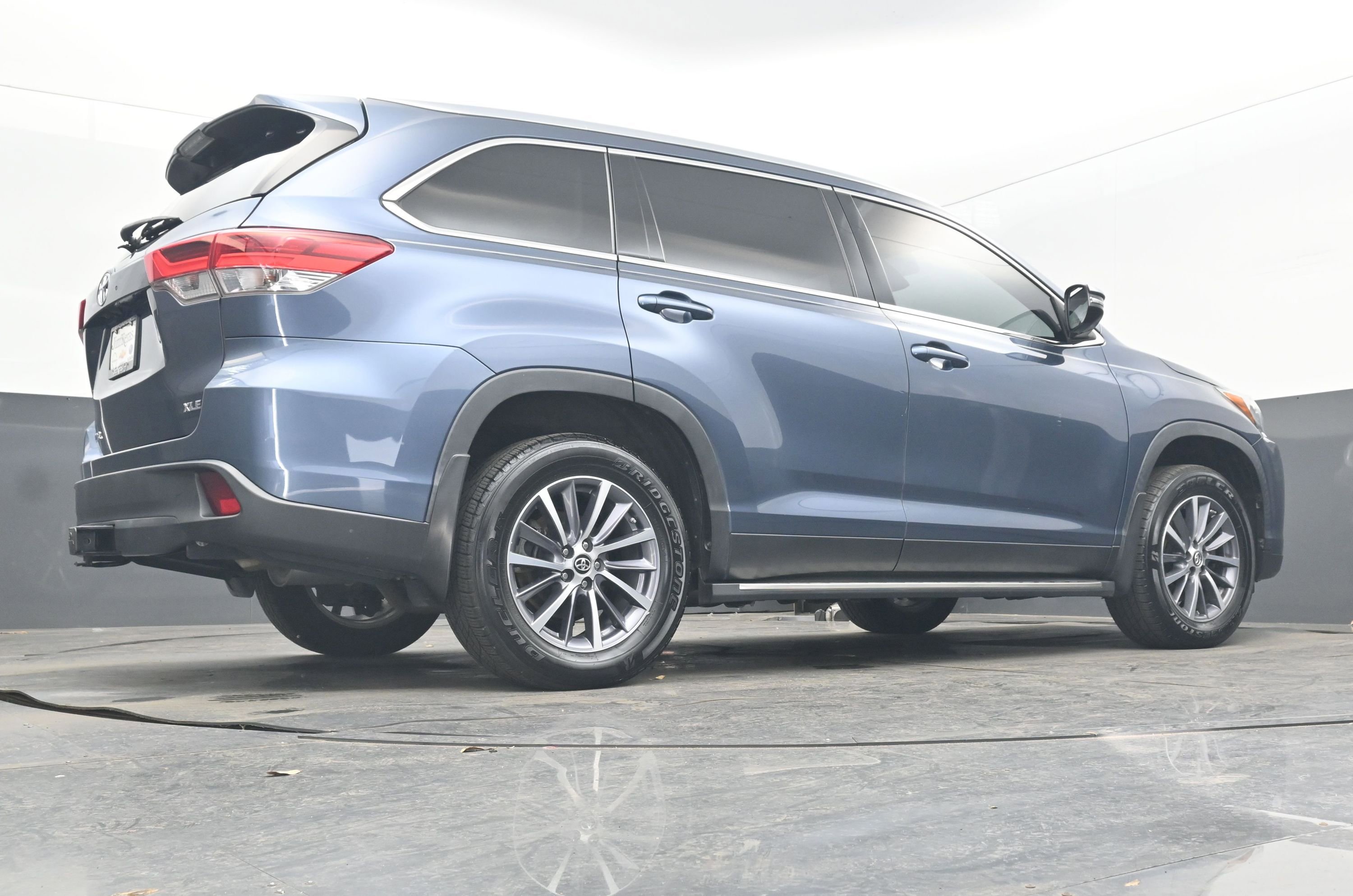 Used 2019 Toyota Highlander XLE image 15