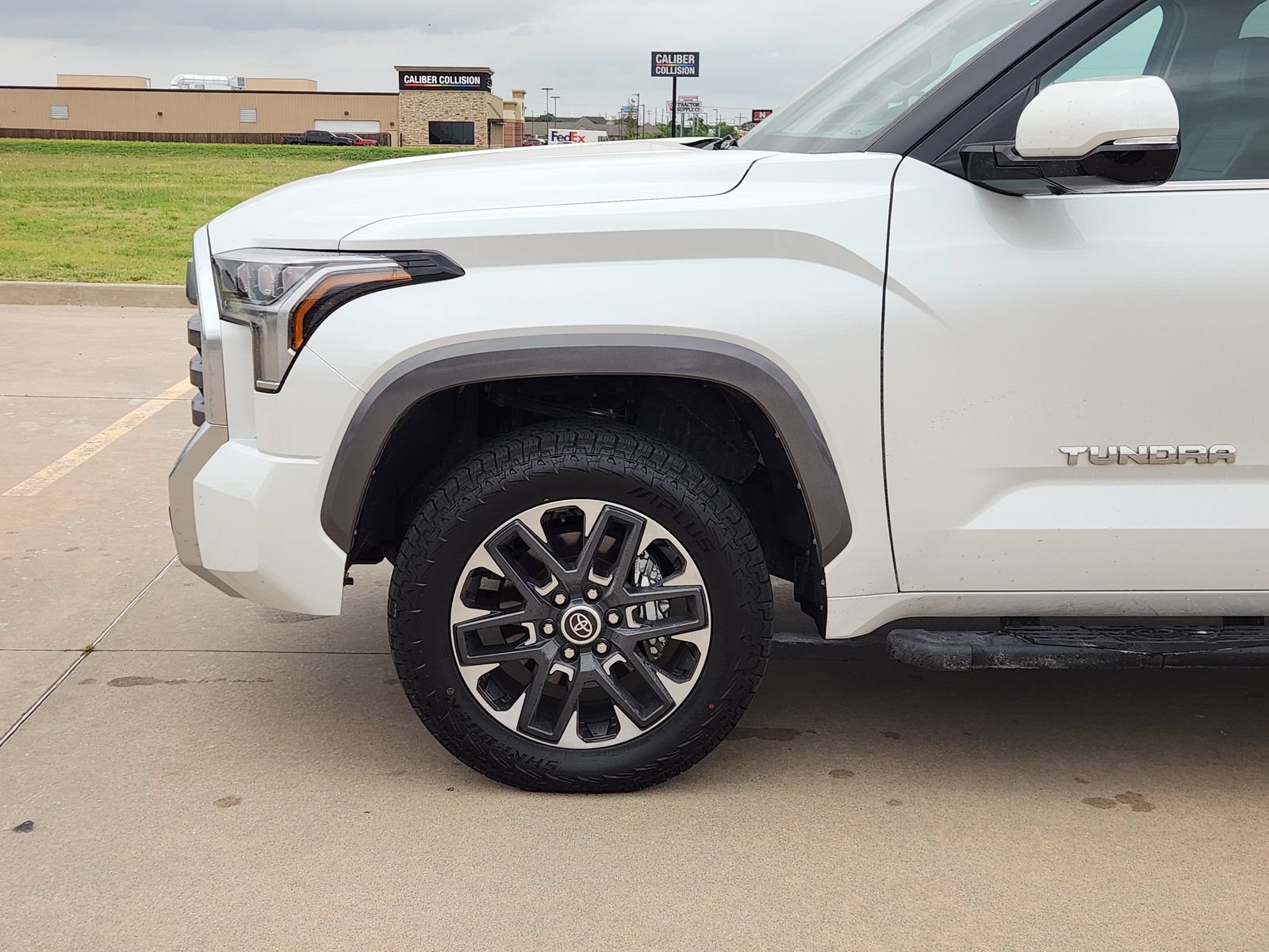 Used 2024 Toyota Tundra Limited AWD/4WD image 9